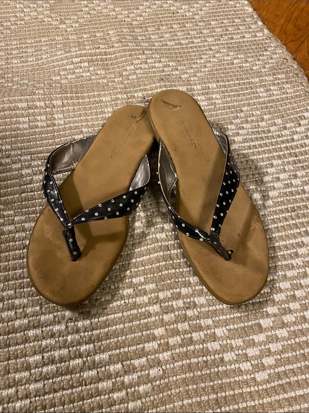 Aerosoles Women’s Black Polka Dot Thong Sandals 6.5